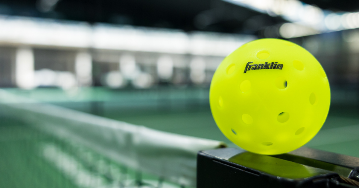 Bóng Pickleball Outdoor Nào Tốt? Cách Chọn Bóng Phù Hợp